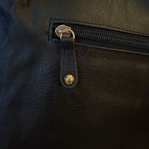 Nicole Miller  NWOT  Black shoulder bag  vegan leather  Gold tone accents chains - Picture 10 of 15